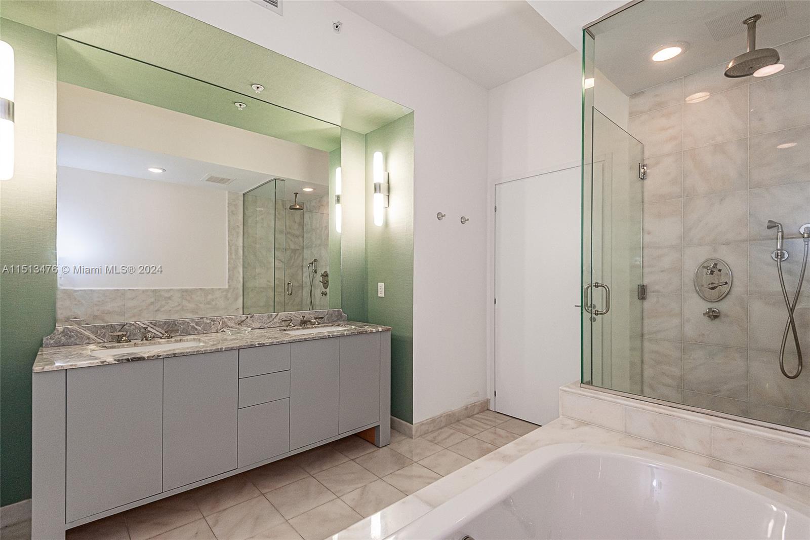 50 S Pointe Dr 1804, Miami Beach, Florida 33139, 2 Bedrooms Bedrooms, ,2 BathroomsBathrooms,Residentiallease,For Rent,50 S Pointe Dr 1804,A11513476