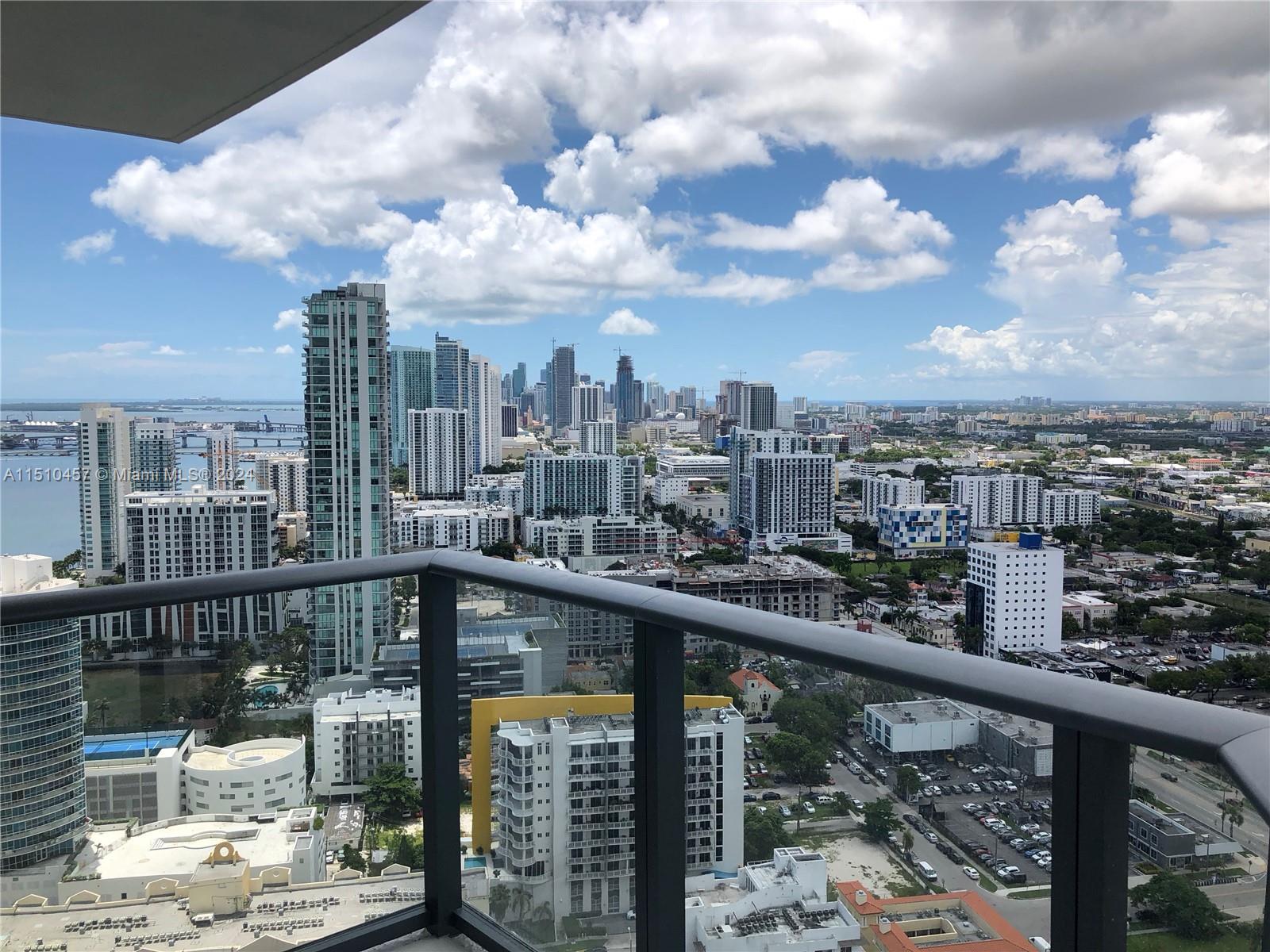 Apartamento à Venda em Miami, FL