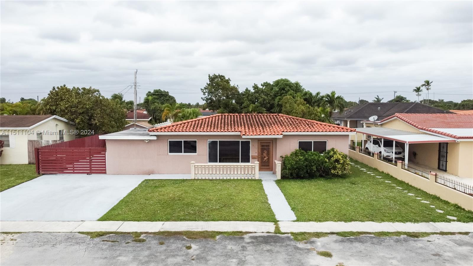 511 W 39th St  For Sale A11511104, FL