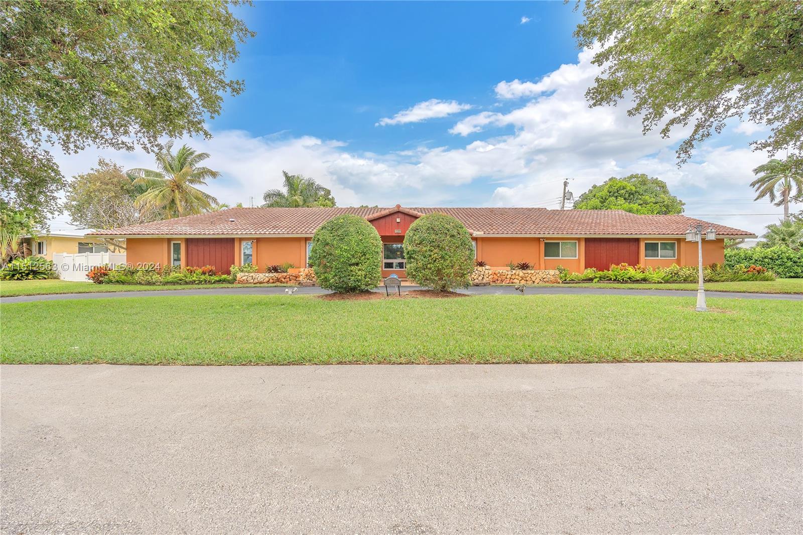 3211  Calle Largo Dr  For Sale A11512563, FL