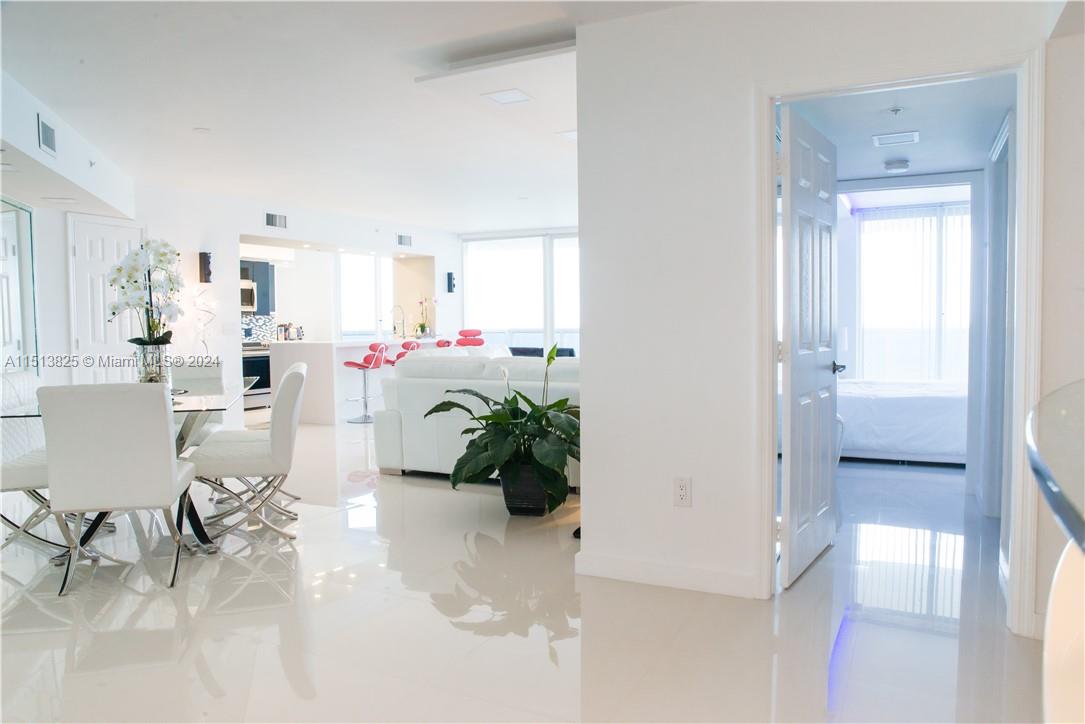 6301 COLLINS AV 1402, Miami Beach, Florida 33141, 2 Bedrooms Bedrooms, ,2 BathroomsBathrooms,Residentiallease,For Rent,6301 COLLINS AV 1402,A11513825