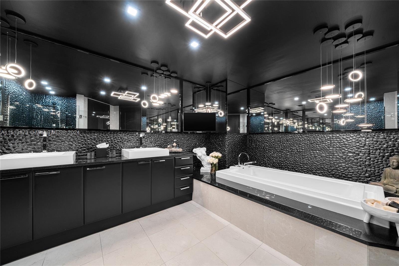 5959 Collins Ave, Miami Beach, FL, 33140 United States, 3 Bedrooms Bedrooms, ,4 BathroomsBathrooms,Residential,For Sale,Collins Ave,A11513873