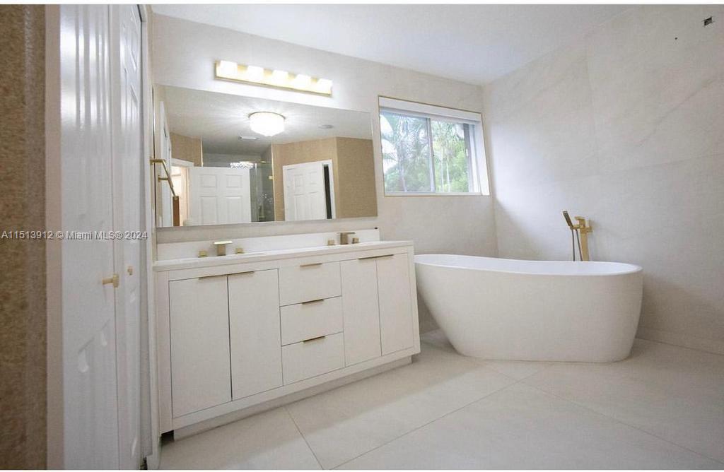 4700 NW 111th Ct, Doral, Florida 33178, 5 Bedrooms Bedrooms, ,3 BathroomsBathrooms,Residential,For Sale,4700 NW 111th Ct,A11513912