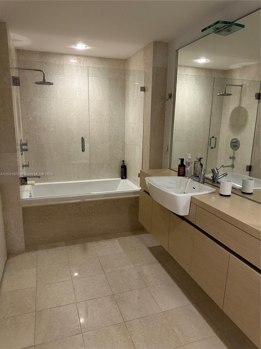 200 Biscayne Boulevard Way 703, Miami, Florida 33131, 2 Bedrooms Bedrooms, ,2 BathroomsBathrooms,Residentiallease,For Rent,200 Biscayne Boulevard Way 703,A11511975