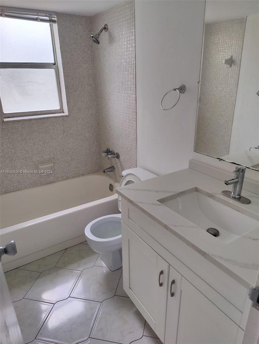 1810 N Lauderdale Ave 2204, North Lauderdale, Florida 33068, 2 Bedrooms Bedrooms, ,2 BathroomsBathrooms,Residentiallease,For Rent,1810 N Lauderdale Ave 2204,A11514034