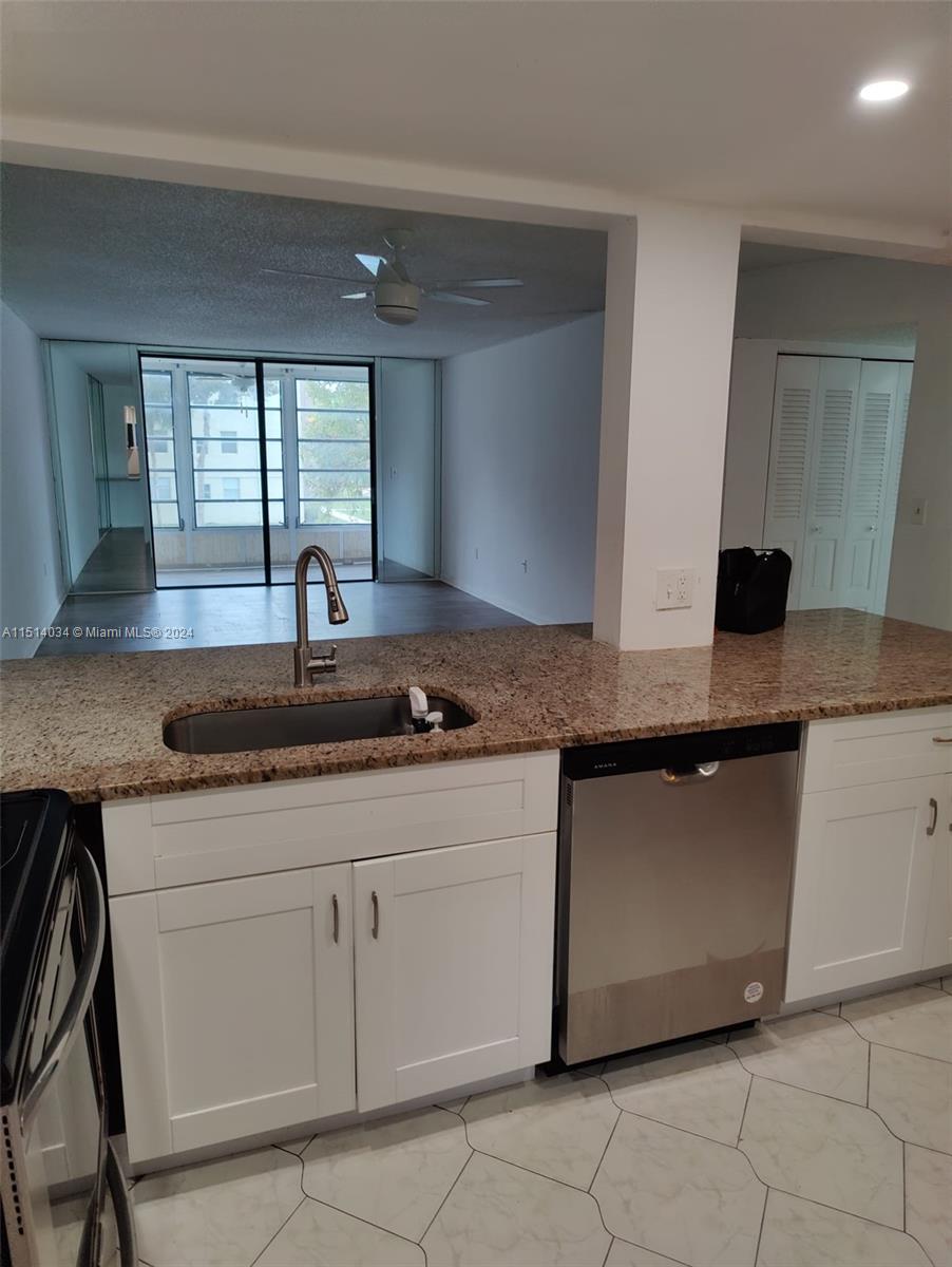 1810 N Lauderdale Ave 2204, North Lauderdale, Florida 33068, 2 Bedrooms Bedrooms, ,2 BathroomsBathrooms,Residentiallease,For Rent,1810 N Lauderdale Ave 2204,A11514034