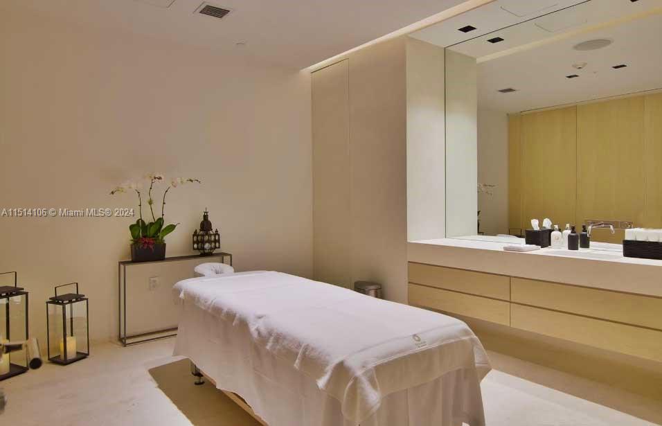 Bal Harbour, FL, 33154 United States, 2 Bedrooms Bedrooms, ,3 BathroomsBathrooms,Residential,For Sale,A11514106