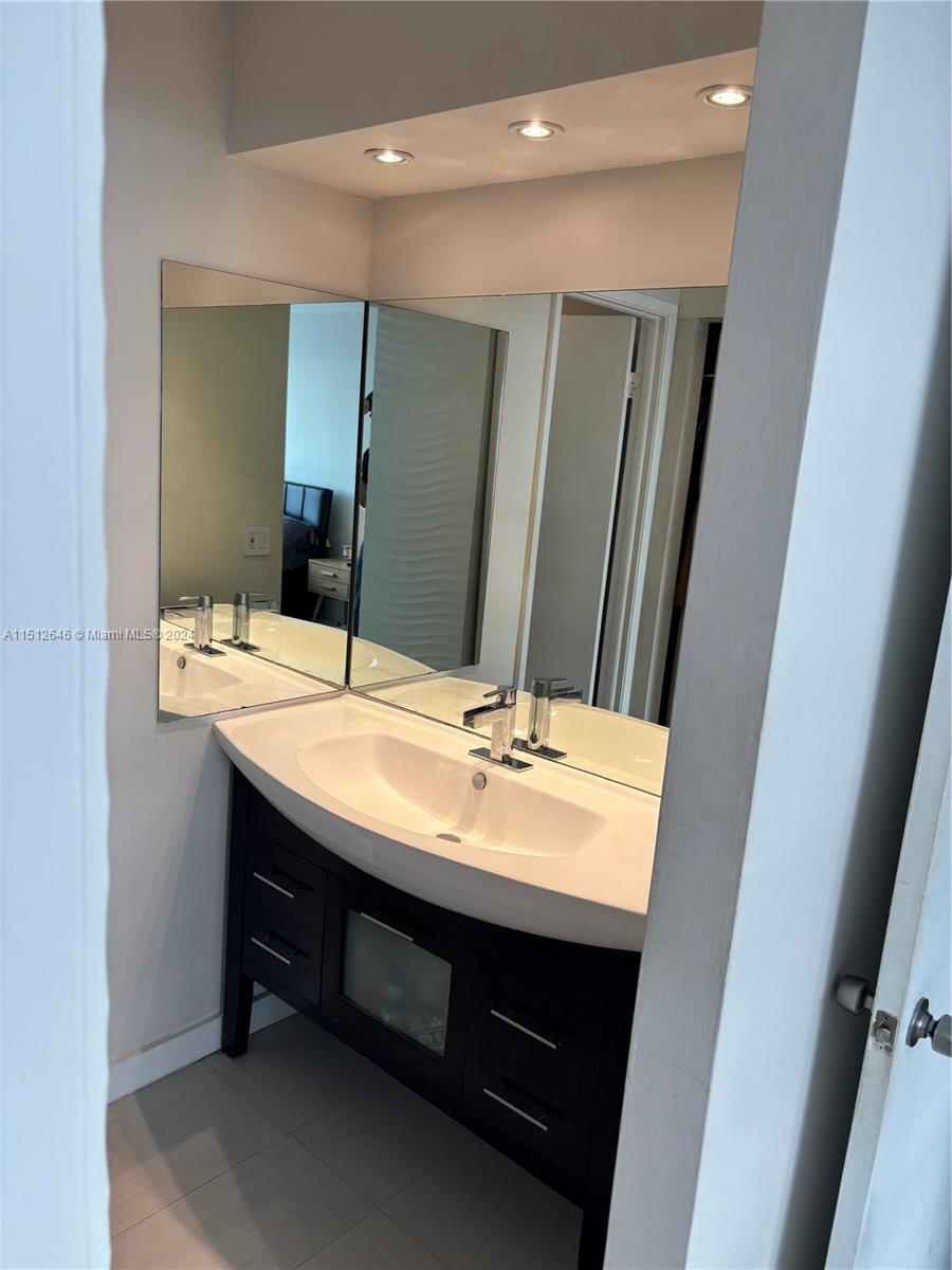 600 NE 36th St 523, Miami, Florida 33137, 2 Bedrooms Bedrooms, ,2 BathroomsBathrooms,Residential,For Sale,600 NE 36th St 523,A11512646