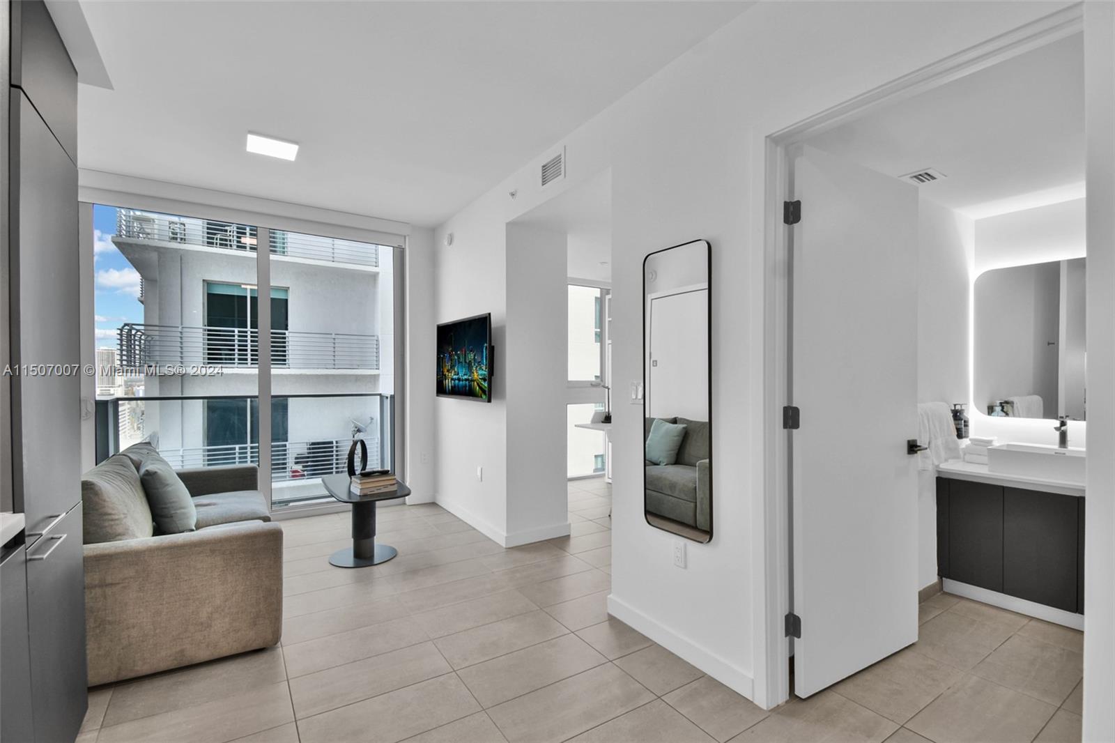 227 NE 2nd St 2107, Miami, Florida 33132, ,1 BathroomBathrooms,Residential,For Sale,227 NE 2nd St 2107,A11507007