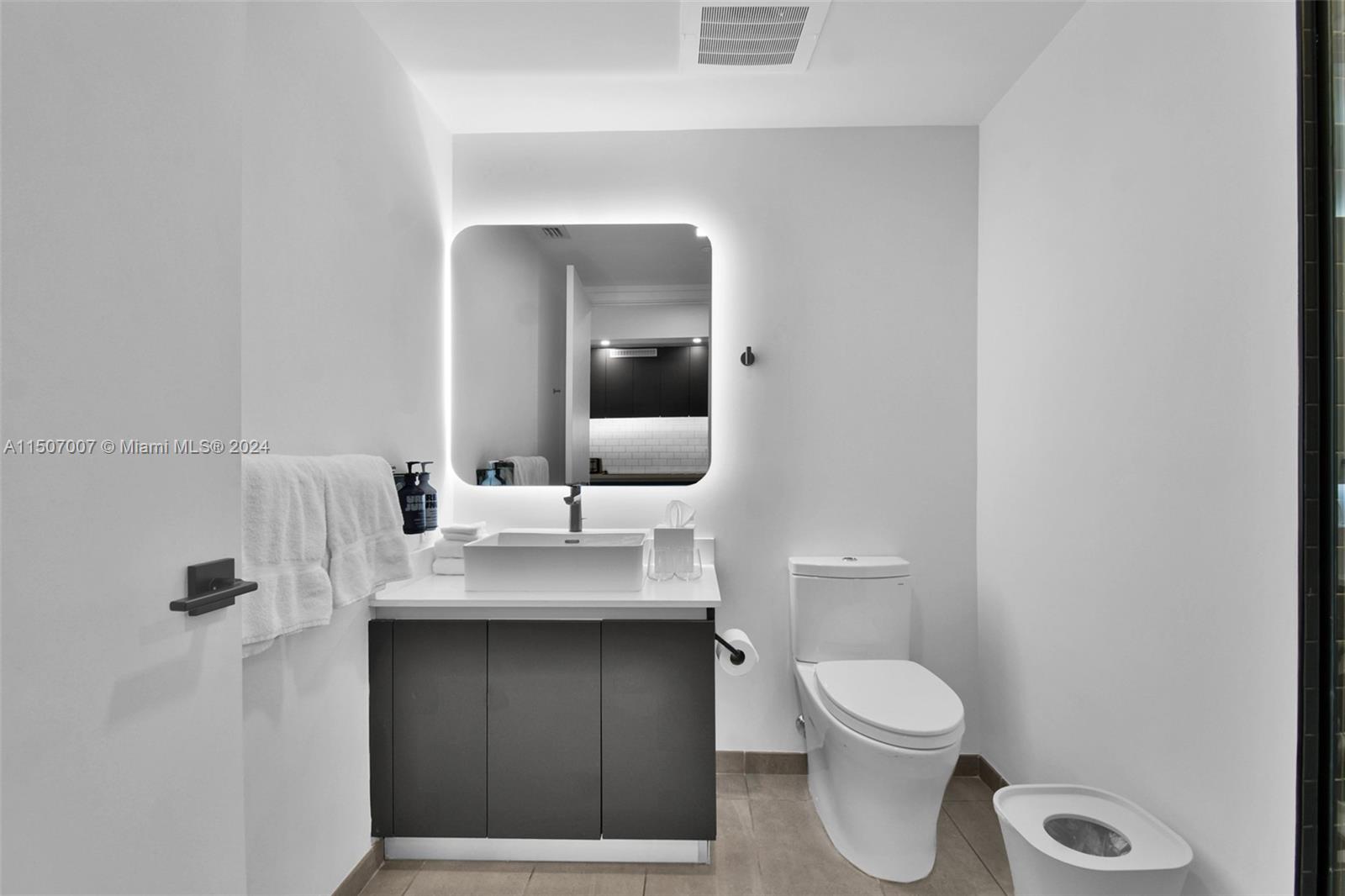 227 NE 2nd St 2107, Miami, Florida 33132, ,1 BathroomBathrooms,Residential,For Sale,227 NE 2nd St 2107,A11507007