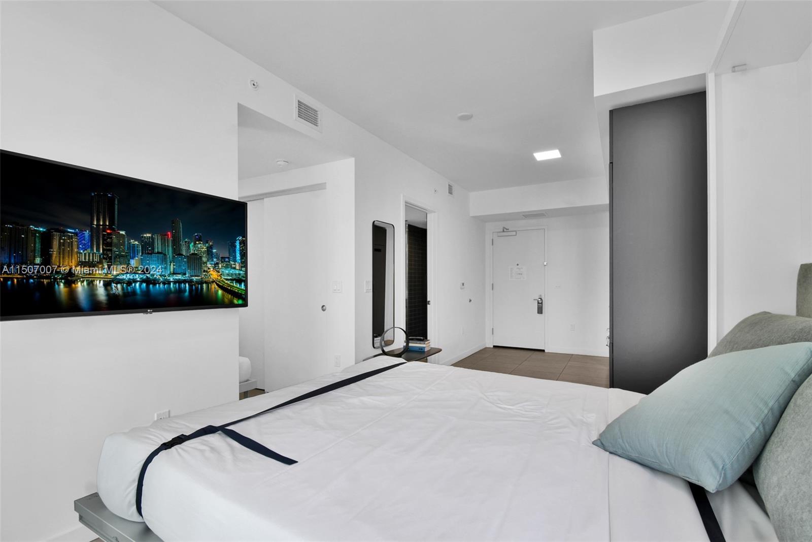 227 NE 2nd St 2107, Miami, Florida 33132, ,1 BathroomBathrooms,Residential,For Sale,227 NE 2nd St 2107,A11507007