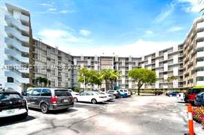 3401 N Country Club Dr 206, Aventura, Florida 33180, 1 Bedroom Bedrooms, ,1 BathroomBathrooms,Residentiallease,For Rent,3401 N Country Club Dr 206,A11513879