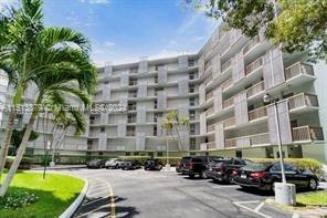 3401 N Country Club Dr 206, Aventura, Florida 33180, 1 Bedroom Bedrooms, ,1 BathroomBathrooms,Residentiallease,For Rent,3401 N Country Club Dr 206,A11513879
