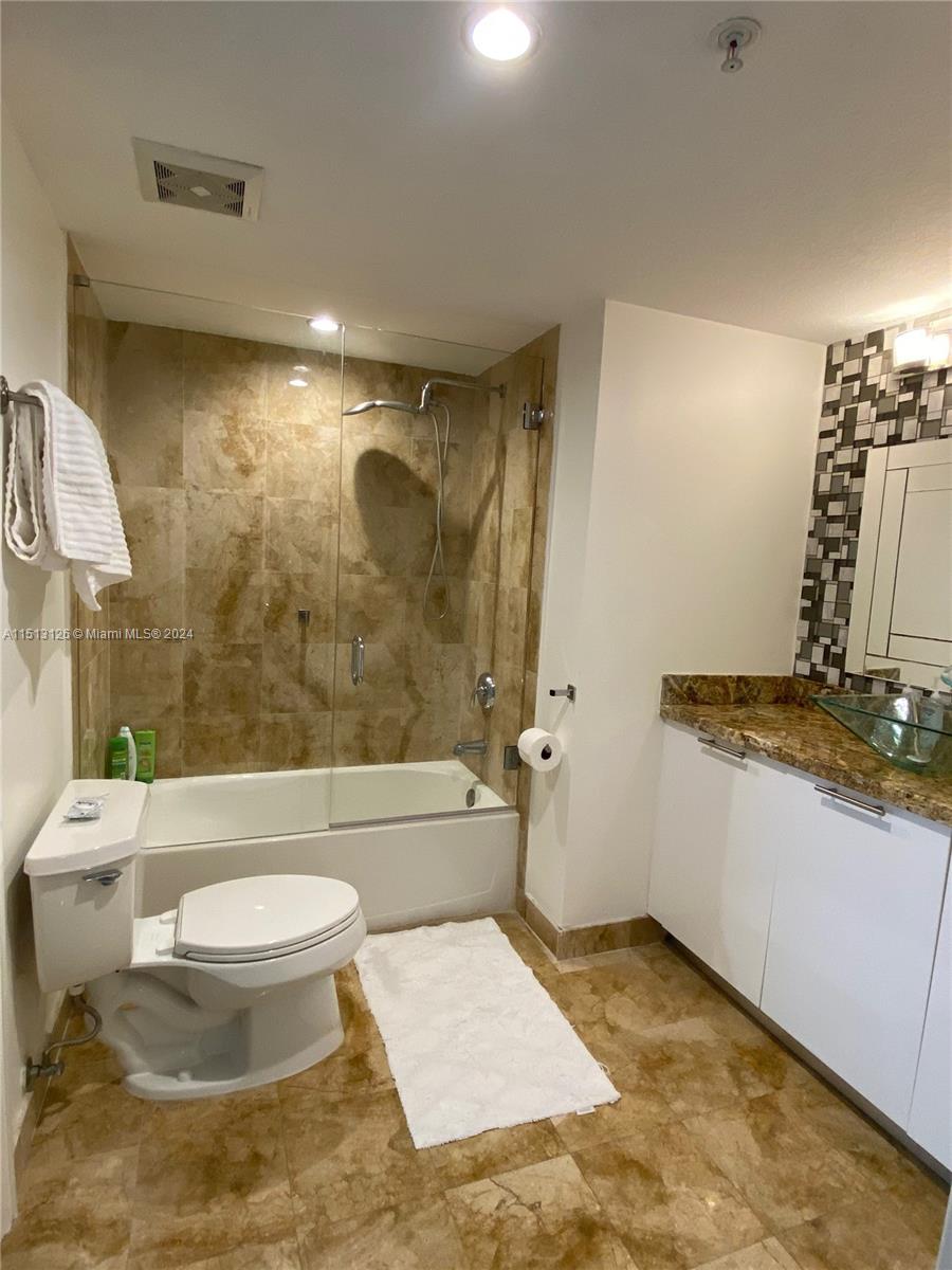 1800 N Bayshore Dr 3414, Miami, Florida 33132, 2 Bedrooms Bedrooms, 6 Rooms Rooms,2 BathroomsBathrooms,Residential,For Sale,1800 N Bayshore Dr 3414,A11513126