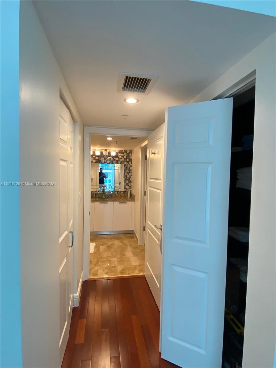 1800 N Bayshore Dr 3414, Miami, Florida 33132, 2 Bedrooms Bedrooms, 6 Rooms Rooms,2 BathroomsBathrooms,Residential,For Sale,1800 N Bayshore Dr 3414,A11513126