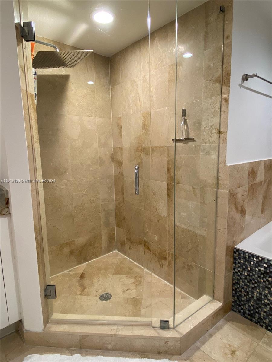 1800 N Bayshore Dr 3414, Miami, Florida 33132, 2 Bedrooms Bedrooms, 6 Rooms Rooms,2 BathroomsBathrooms,Residential,For Sale,1800 N Bayshore Dr 3414,A11513126