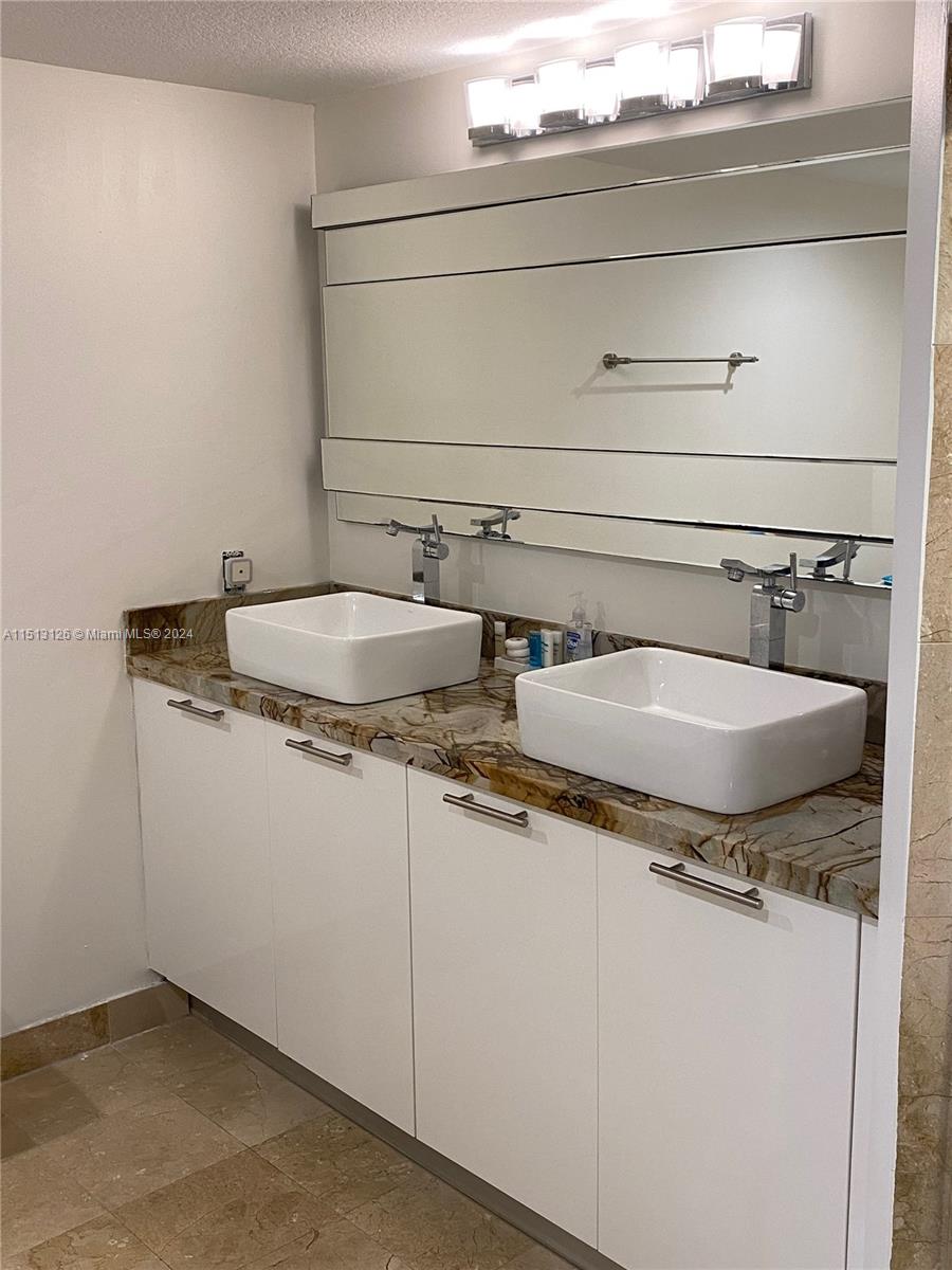 1800 N Bayshore Dr 3414, Miami, Florida 33132, 2 Bedrooms Bedrooms, 6 Rooms Rooms,2 BathroomsBathrooms,Residential,For Sale,1800 N Bayshore Dr 3414,A11513126