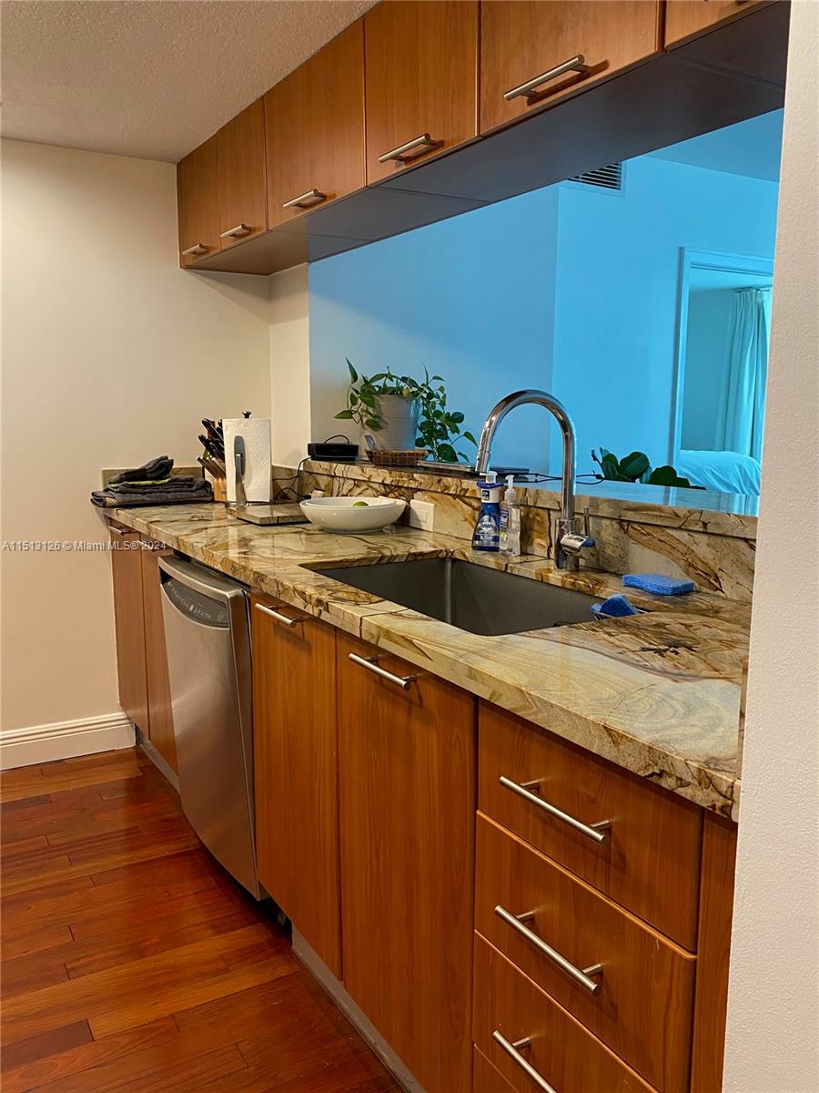 1800 N Bayshore Dr 3414, Miami, Florida 33132, 2 Bedrooms Bedrooms, 6 Rooms Rooms,2 BathroomsBathrooms,Residential,For Sale,1800 N Bayshore Dr 3414,A11513126