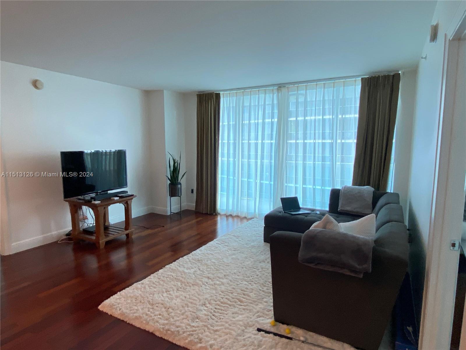 1800 N Bayshore Dr 3414, Miami, Florida 33132, 2 Bedrooms Bedrooms, 6 Rooms Rooms,2 BathroomsBathrooms,Residential,For Sale,1800 N Bayshore Dr 3414,A11513126