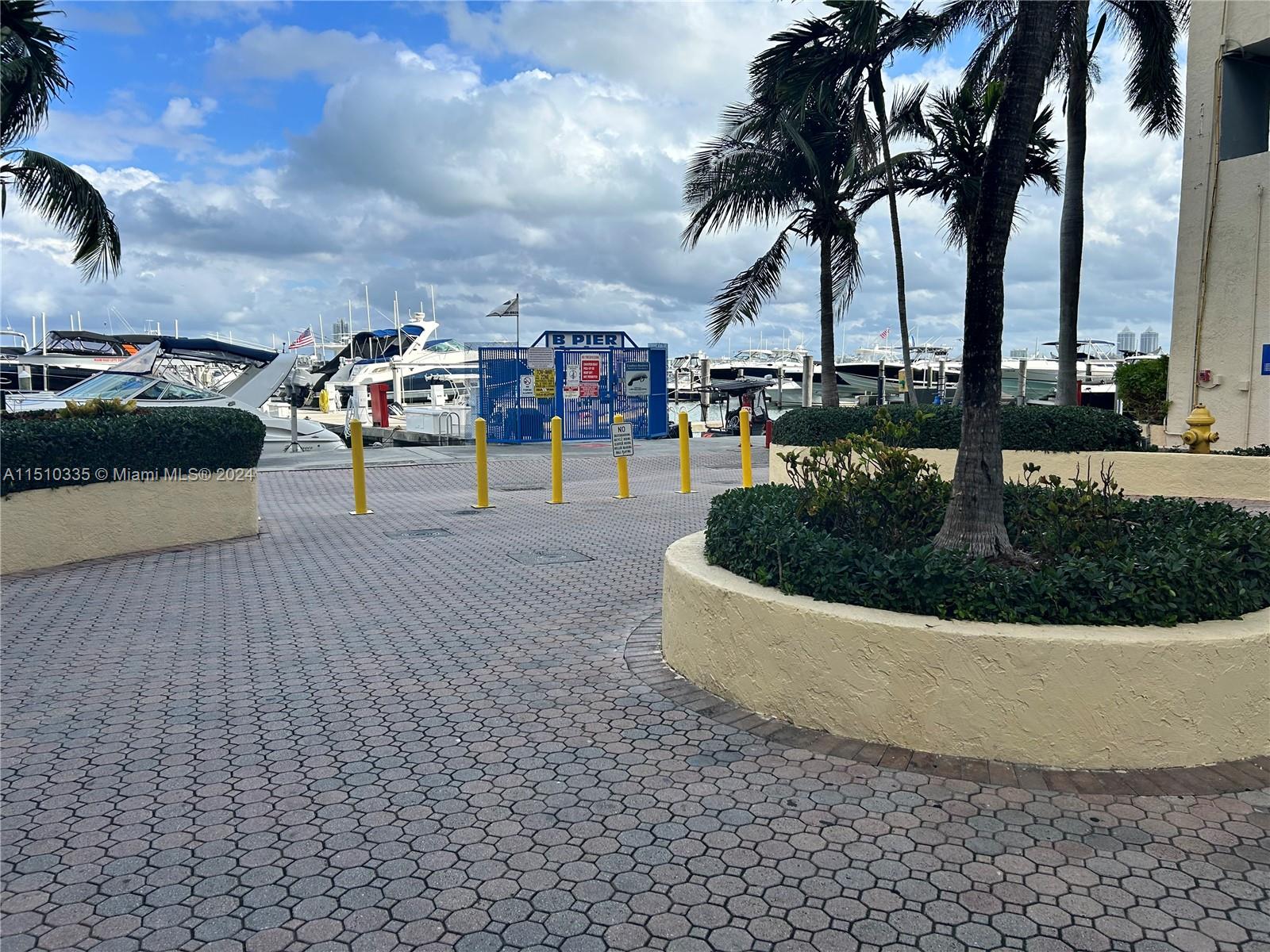 7601 E Treasure Dr CU-18, North Bay Village, Florida 33141, ,Commercialsale,For Sale,7601 E Treasure Dr CU-18,A11510335