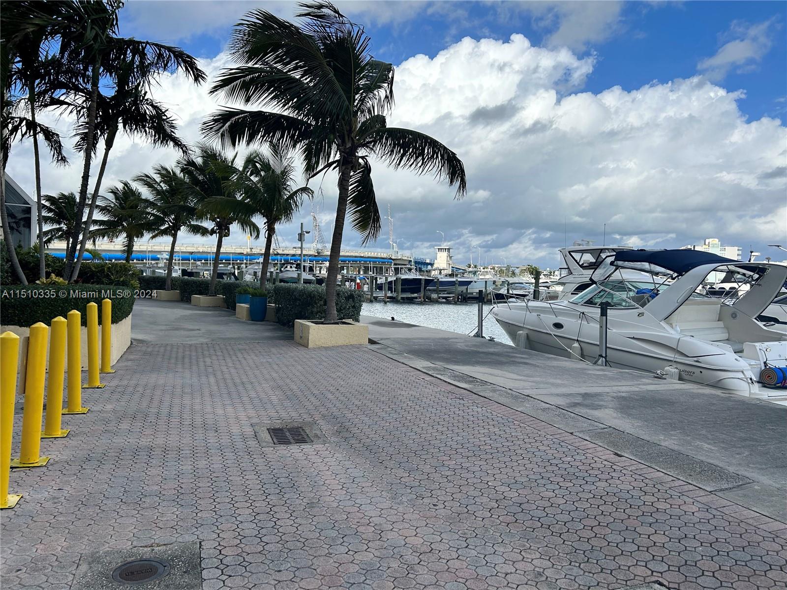 7601 E Treasure Dr CU-18, North Bay Village, Florida 33141, ,Commercialsale,For Sale,7601 E Treasure Dr CU-18,A11510335