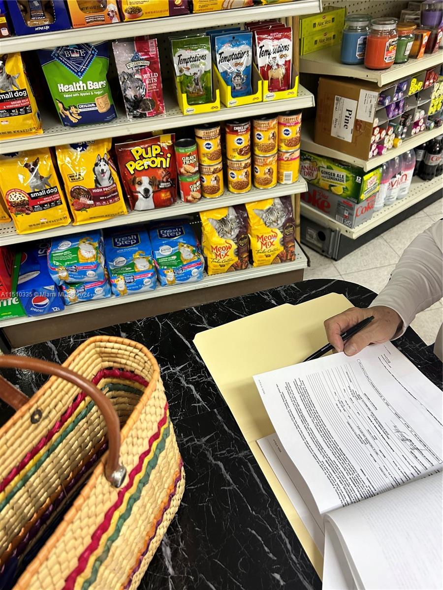 7601 E Treasure Dr CU-18, North Bay Village, Florida 33141, ,Commercialsale,For Sale,7601 E Treasure Dr CU-18,A11510335