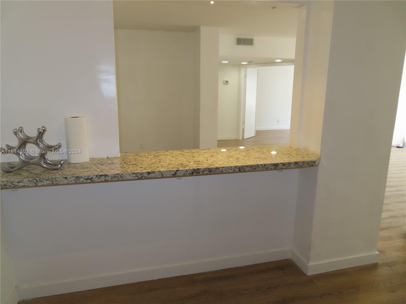 5700 Collins Ave 4C, Miami Beach, Florida 33140, 2 Bedrooms Bedrooms, ,2 BathroomsBathrooms,Residentiallease,For Rent,5700 Collins Ave 4C,A11514303