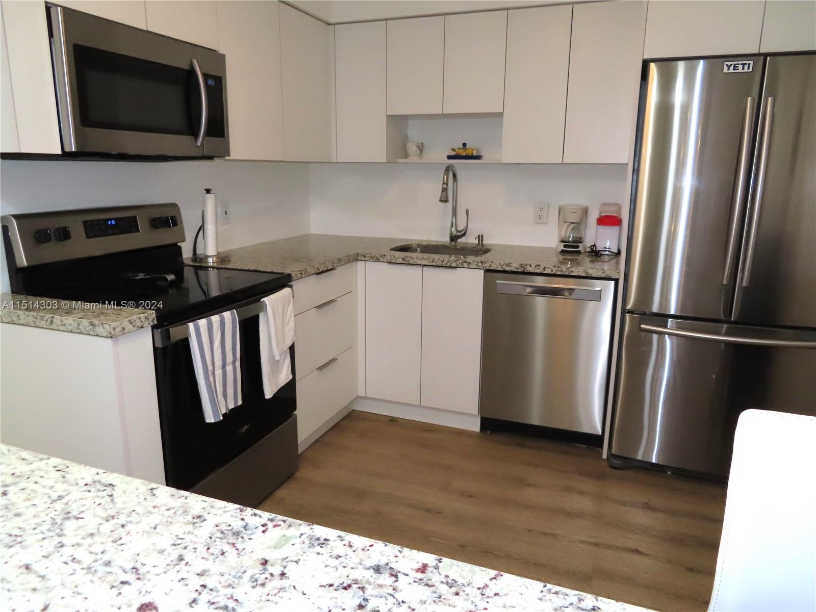 5700 Collins Ave 4C, Miami Beach, Florida 33140, 2 Bedrooms Bedrooms, ,2 BathroomsBathrooms,Residentiallease,For Rent,5700 Collins Ave 4C,A11514303