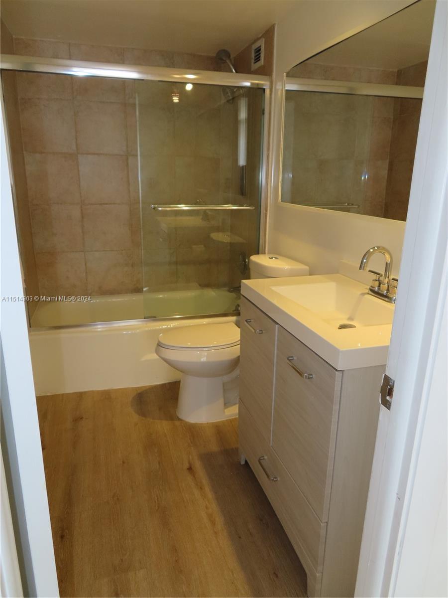 5700 Collins Ave 4C, Miami Beach, Florida 33140, 2 Bedrooms Bedrooms, ,2 BathroomsBathrooms,Residentiallease,For Rent,5700 Collins Ave 4C,A11514303