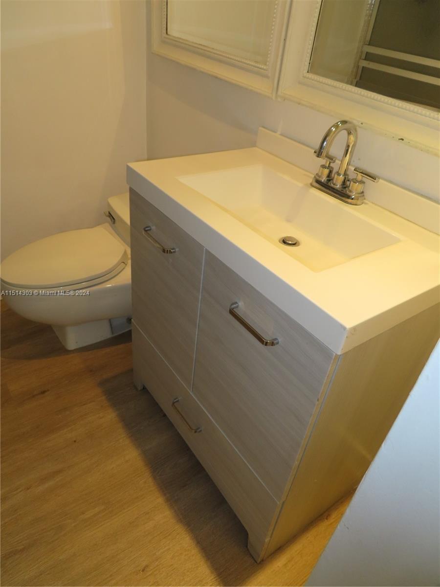 5700 Collins Ave 4C, Miami Beach, Florida 33140, 2 Bedrooms Bedrooms, ,2 BathroomsBathrooms,Residentiallease,For Rent,5700 Collins Ave 4C,A11514303