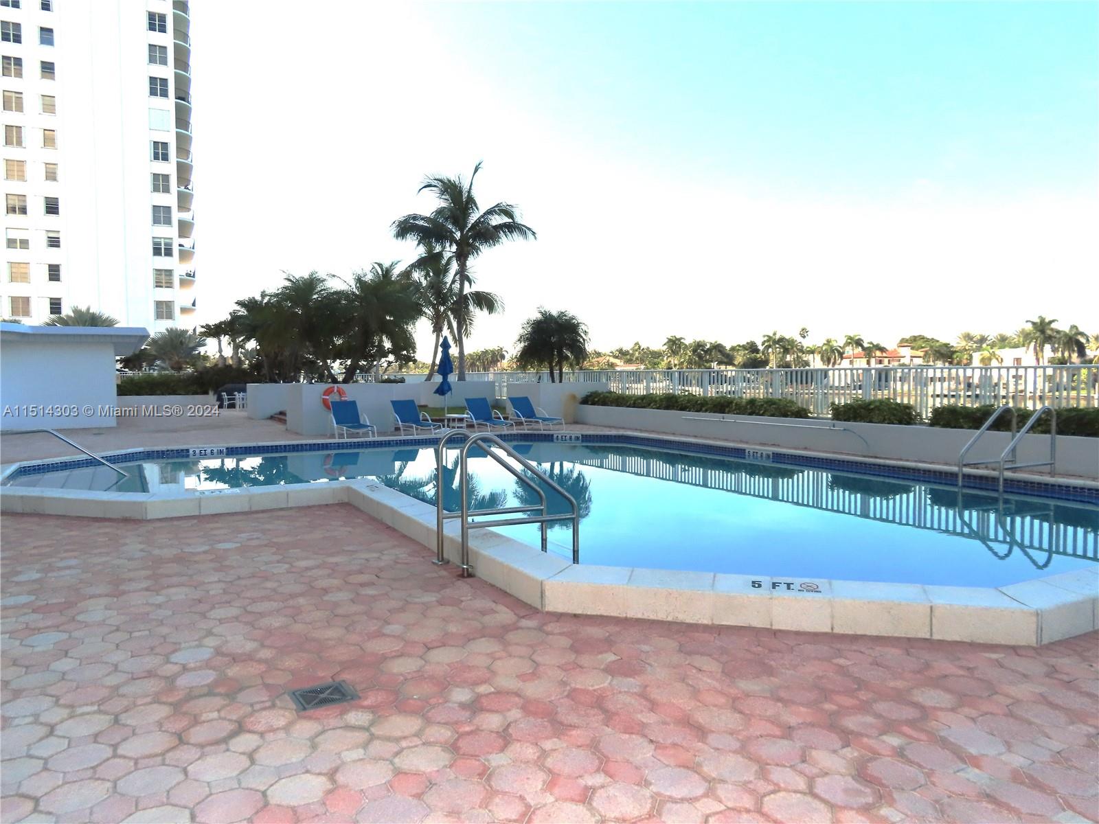 5700 Collins Ave 4C, Miami Beach, Florida 33140, 2 Bedrooms Bedrooms, ,2 BathroomsBathrooms,Residentiallease,For Rent,5700 Collins Ave 4C,A11514303
