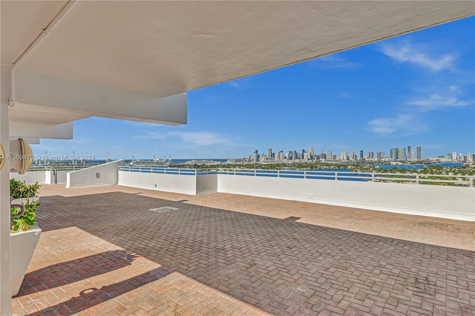 11 Island Ave 1403, Miami Beach, Florida 33139, 1 Bedroom Bedrooms, ,1 BathroomBathrooms,Residential,For Sale,11 Island Ave 1403,A11509470