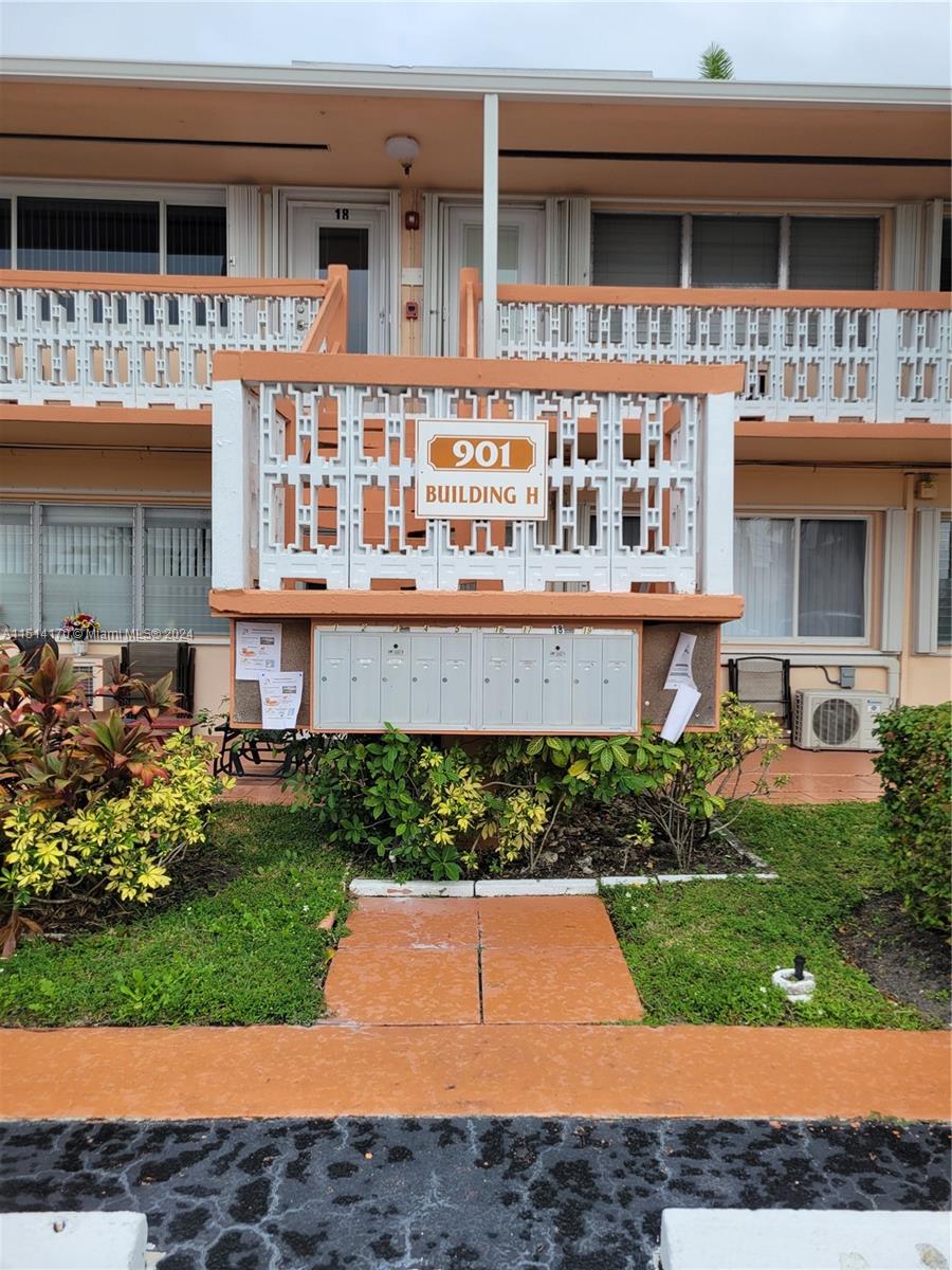 901 SW 11th Ave 3H, Hallandale Beach, Florida 33009, 1 Bedroom Bedrooms, ,1 BathroomBathrooms,Residential,For Sale,901 SW 11th Ave 3H,A11514170