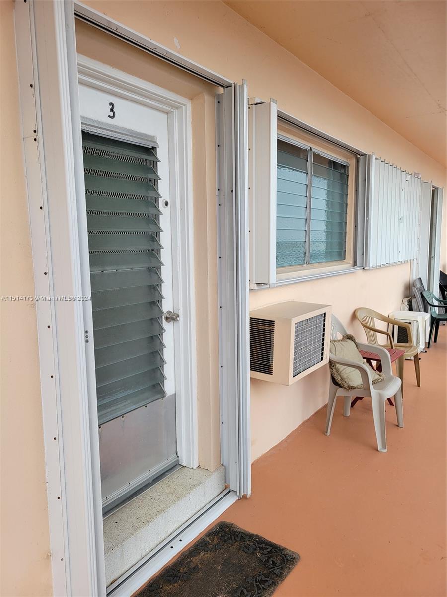 901 11th Ave, Hallandale Beach, FL, 33009 United States, 1 Bedroom Bedrooms, ,1 BathroomBathrooms,Residential,For Sale,11th Ave,A11514170