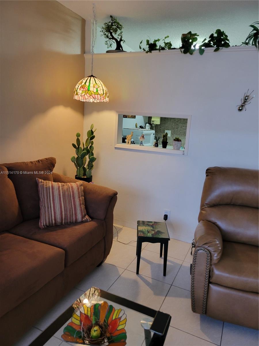 901 SW 11th Ave 3H, Hallandale Beach, Florida 33009, 1 Bedroom Bedrooms, ,1 BathroomBathrooms,Residential,For Sale,901 SW 11th Ave 3H,A11514170