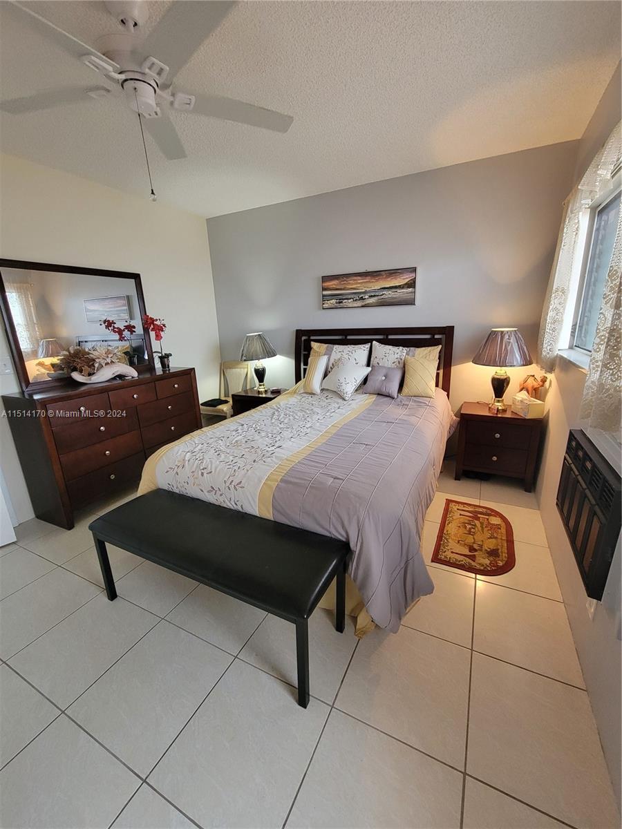 901 SW 11th Ave 3H, Hallandale Beach, Florida 33009, 1 Bedroom Bedrooms, ,1 BathroomBathrooms,Residential,For Sale,901 SW 11th Ave 3H,A11514170