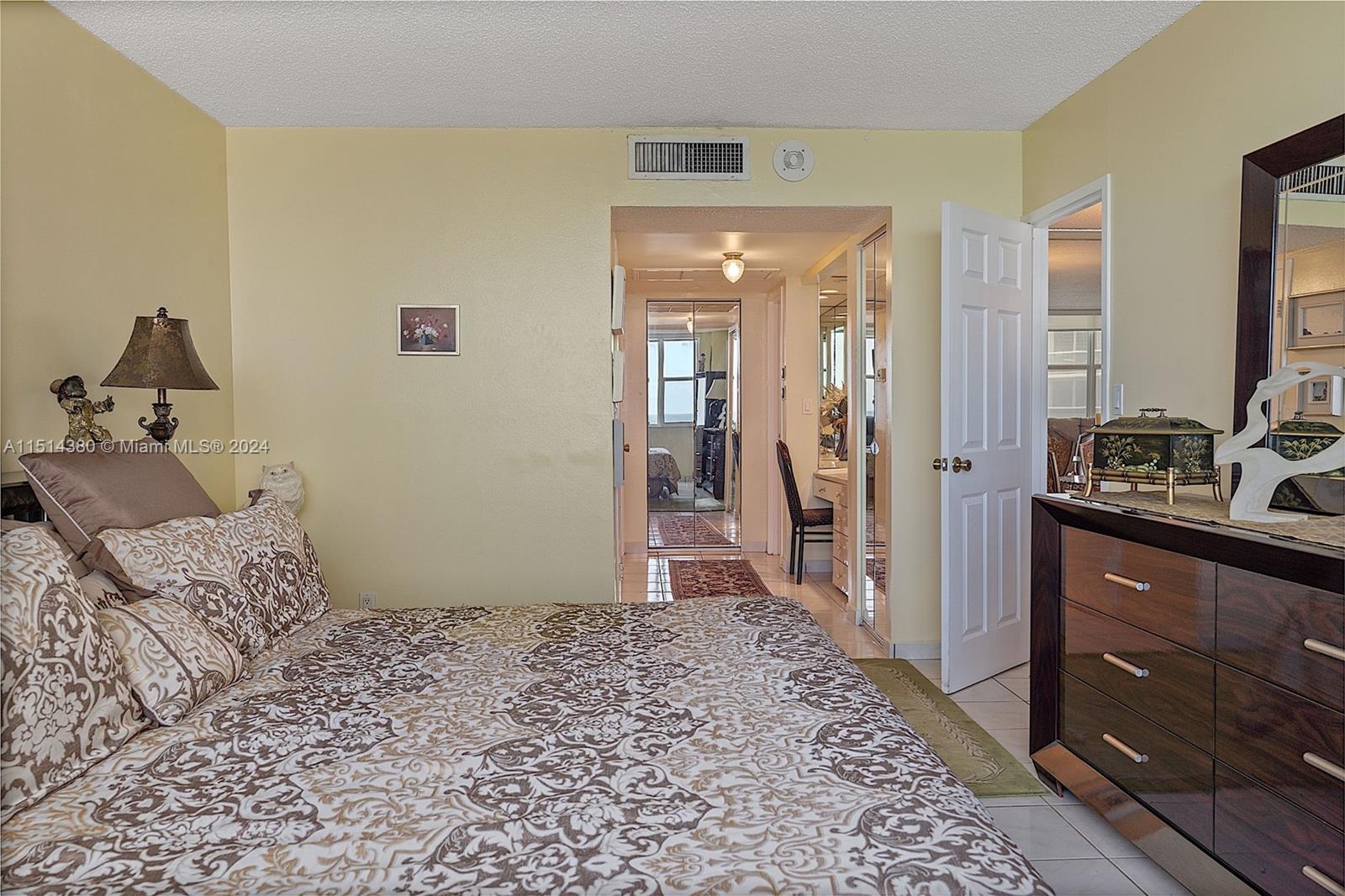 3180 S Ocean Dr 402, Hallandale Beach, Florida 33009, 1 Bedroom Bedrooms, ,1 BathroomBathrooms,Residentiallease,For Rent,3180 S Ocean Dr 402,A11514380