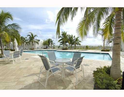 6365 Collins Ave 4406, Miami Beach, Florida 33141, 2 Bedrooms Bedrooms, ,2 BathroomsBathrooms,Residentiallease,For Rent,6365 Collins Ave 4406,A11514444