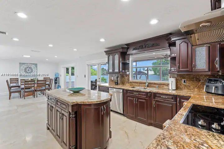 12040 43rd St, Miami, FL, 33175 United States, 10 Bedrooms Bedrooms, ,6 BathroomsBathrooms,Residential,For Sale,43rd St,A11514060