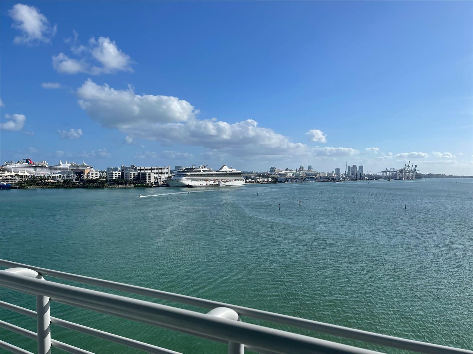 335 S Biscayne Blvd 1012, Miami, Florida 33131, 3 Bedrooms Bedrooms, ,2 BathroomsBathrooms,Residential,For Sale,335 S Biscayne Blvd 1012,A11514650