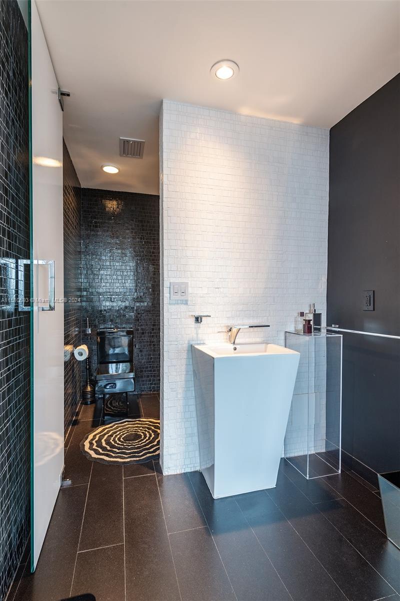 Miami Beach, Florida 33139, 2 Bedrooms Bedrooms, ,2 BathroomsBathrooms,Residential,For Sale,A11510593