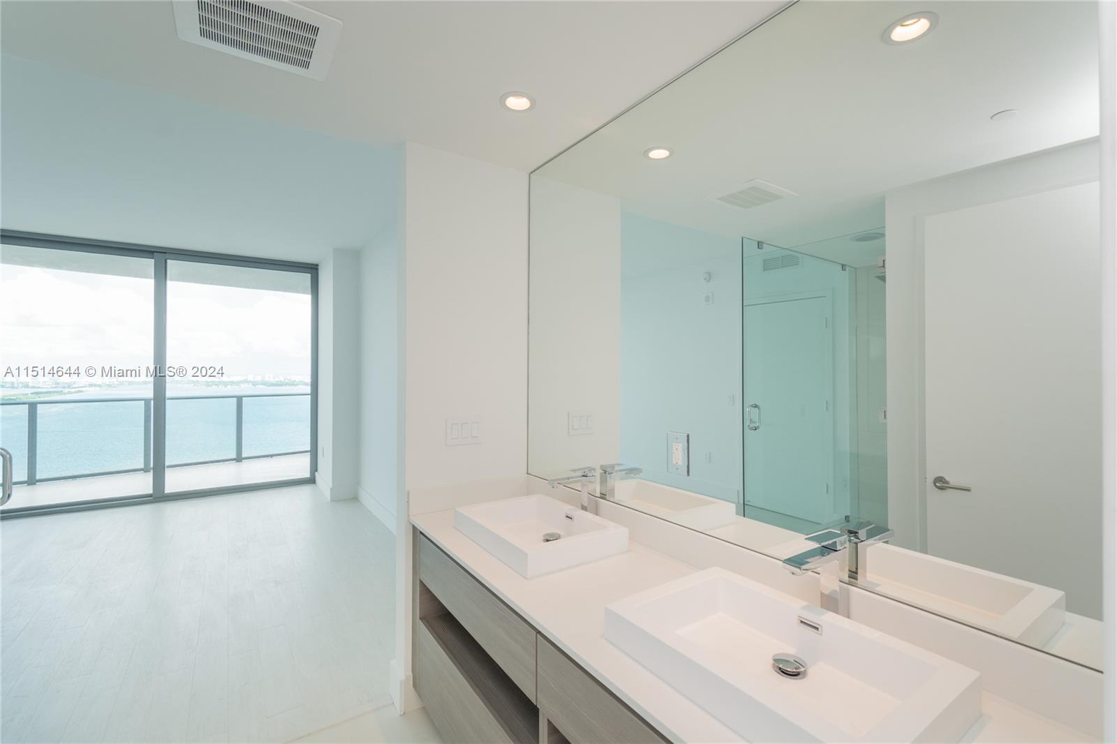 460 NE 28th St 3806, Miami, Florida 33137, 2 Bedrooms Bedrooms, ,2 BathroomsBathrooms,Residentiallease,For Rent,460 NE 28th St 3806,A11514644