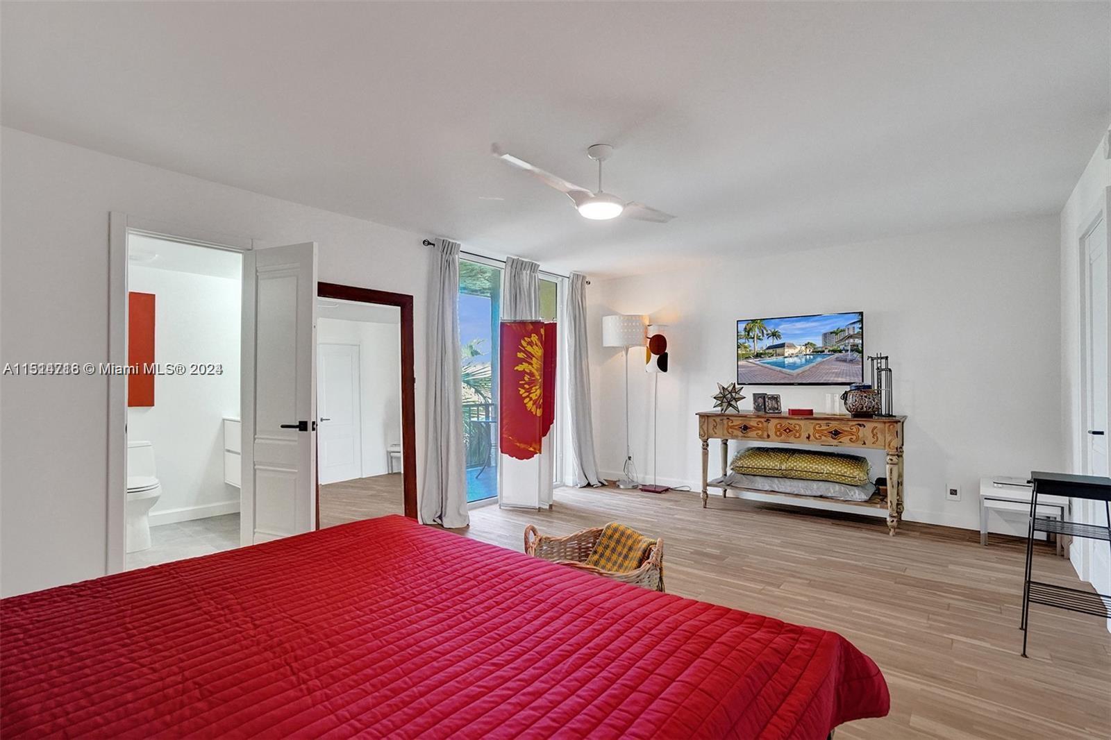 2407 NE 9th St 104, Hallandale Beach, Florida 33009, 2 Bedrooms Bedrooms, ,2 BathroomsBathrooms,Residential,For Sale,2407 NE 9th St 104,A11514716