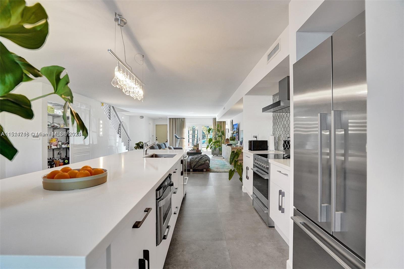 2407 NE 9th St 104, Hallandale Beach, Florida 33009, 2 Bedrooms Bedrooms, ,2 BathroomsBathrooms,Residential,For Sale,2407 NE 9th St 104,A11514716