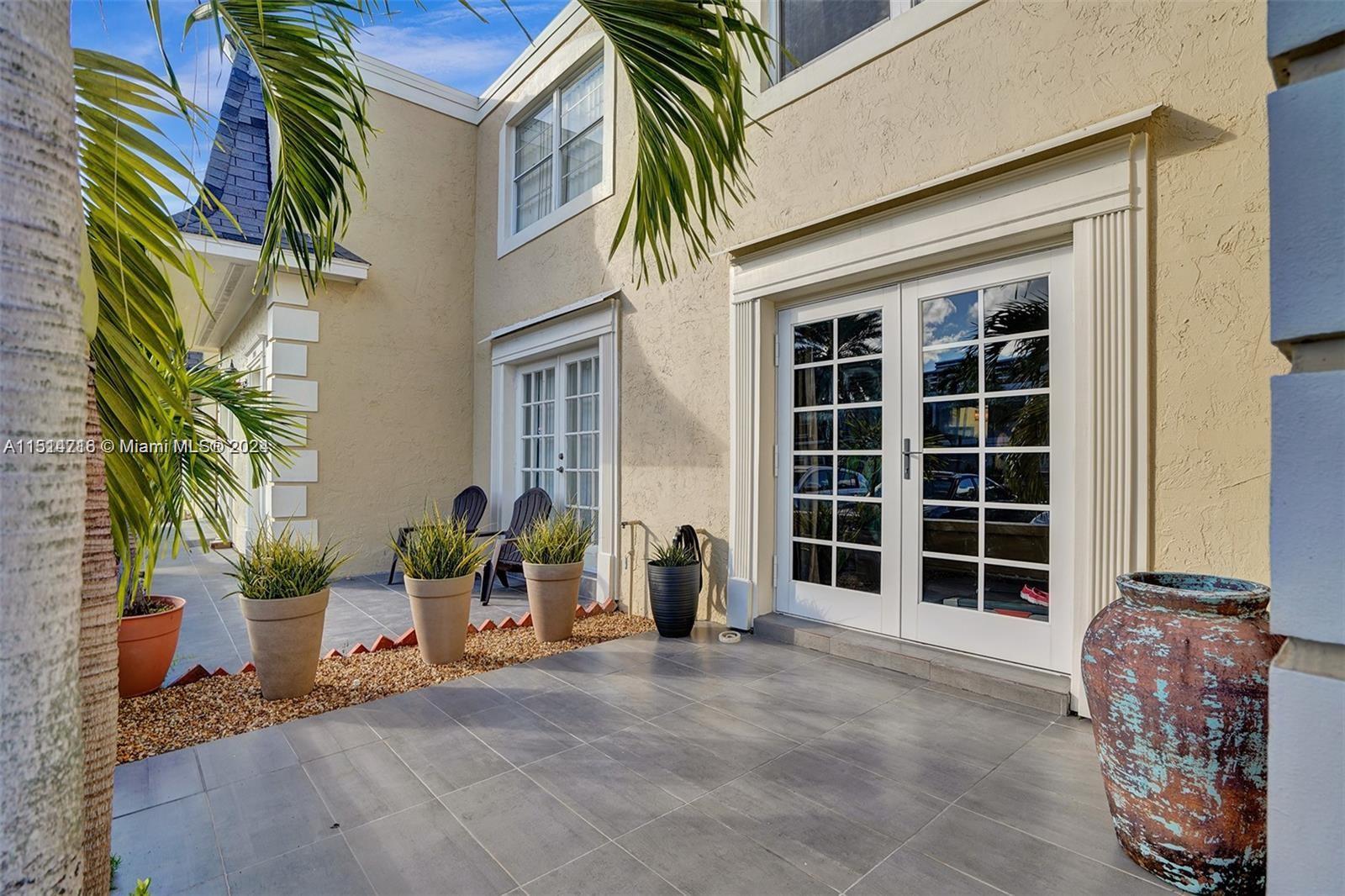 2407 NE 9th St 104, Hallandale Beach, Florida 33009, 2 Bedrooms Bedrooms, ,2 BathroomsBathrooms,Residential,For Sale,2407 NE 9th St 104,A11514716