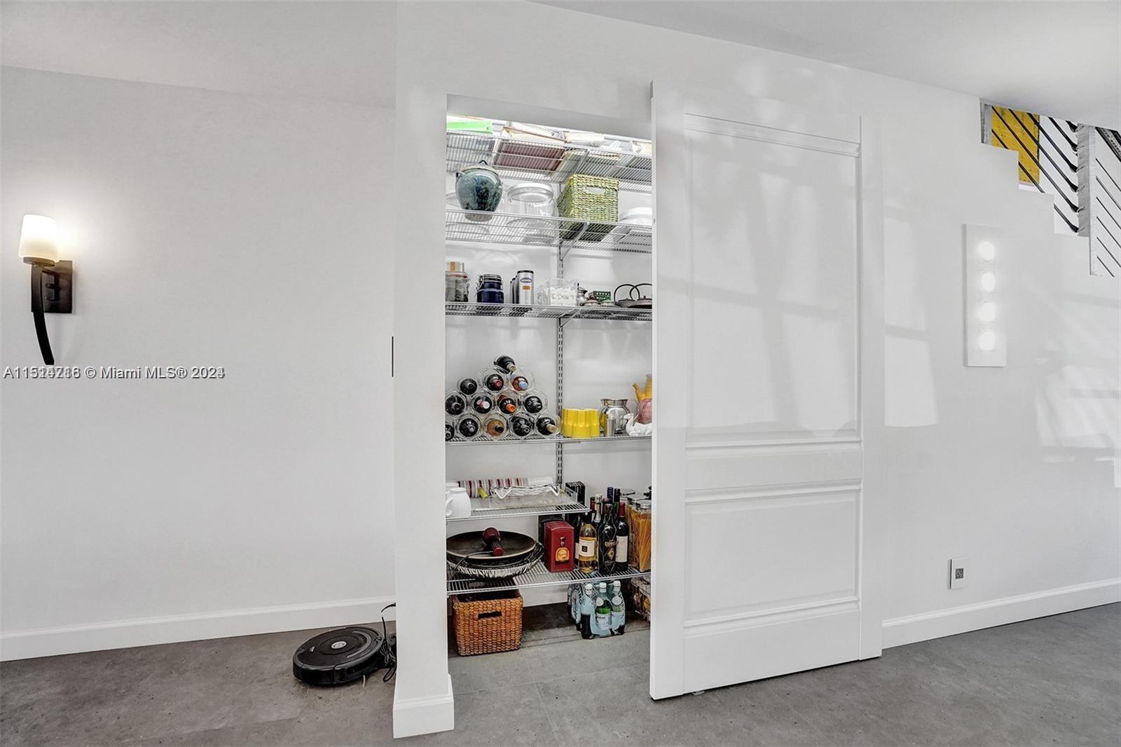 2407 NE 9th St 104, Hallandale Beach, Florida 33009, 2 Bedrooms Bedrooms, ,2 BathroomsBathrooms,Residential,For Sale,2407 NE 9th St 104,A11514716