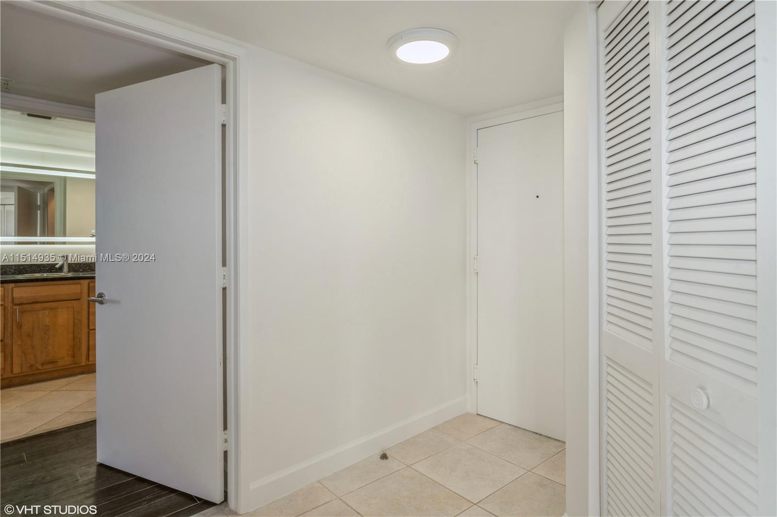 1688 West Ave 703, Miami Beach, Florida 33139, 2 Bedrooms Bedrooms, ,2 BathroomsBathrooms,Residentiallease,For Rent,1688 West Ave 703,A11514935