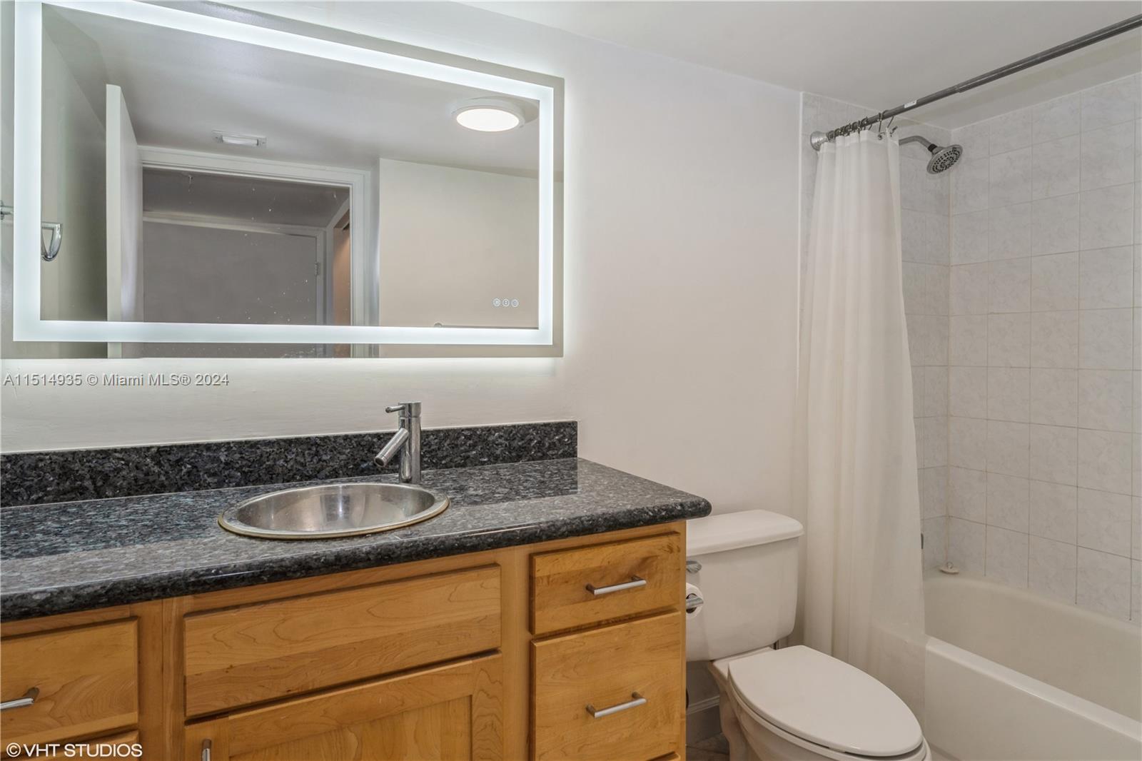 1688 West Ave 703, Miami Beach, Florida 33139, 2 Bedrooms Bedrooms, ,2 BathroomsBathrooms,Residentiallease,For Rent,1688 West Ave 703,A11514935