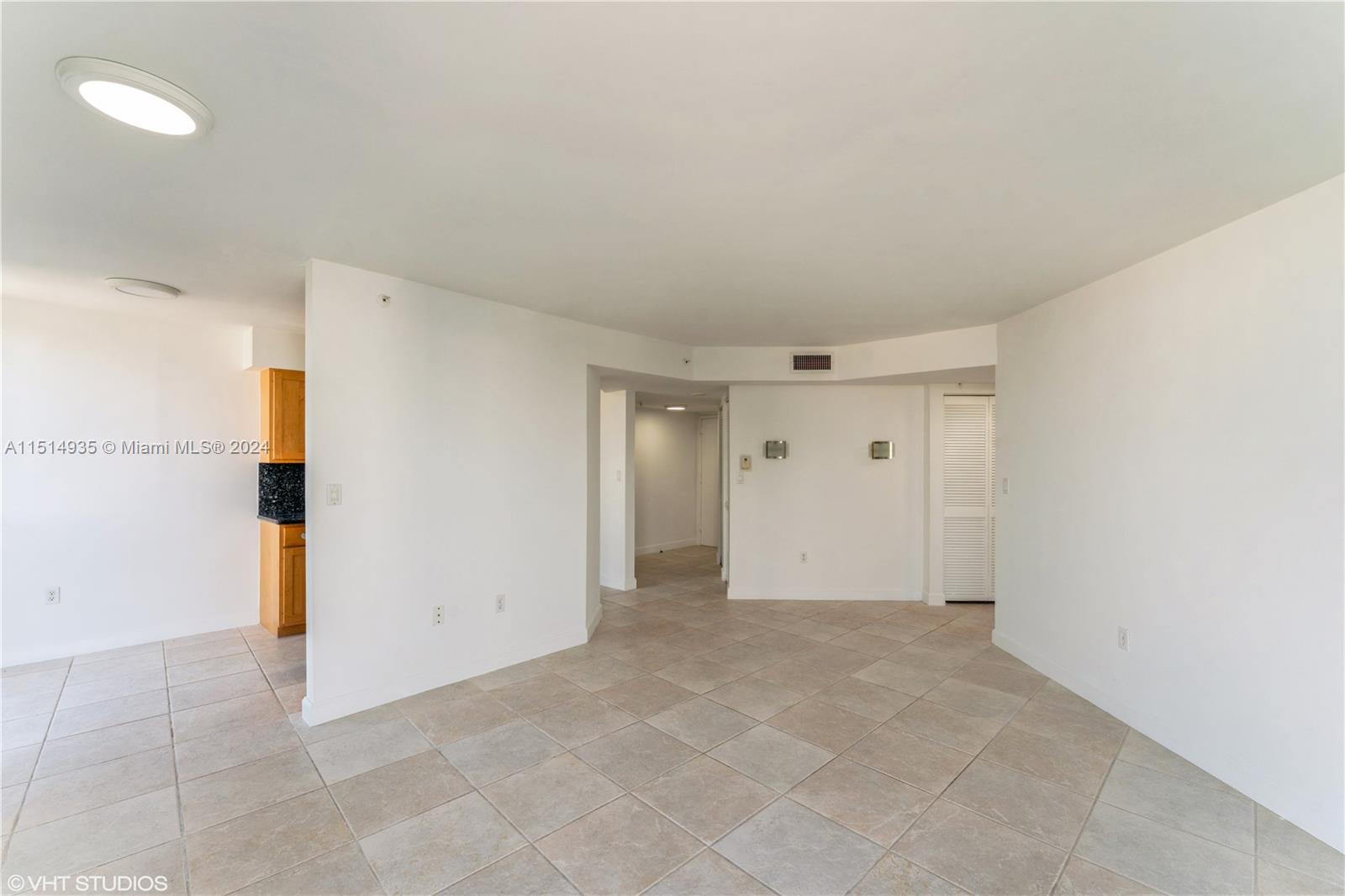 1688 West Ave 703, Miami Beach, Florida 33139, 2 Bedrooms Bedrooms, ,2 BathroomsBathrooms,Residentiallease,For Rent,1688 West Ave 703,A11514935