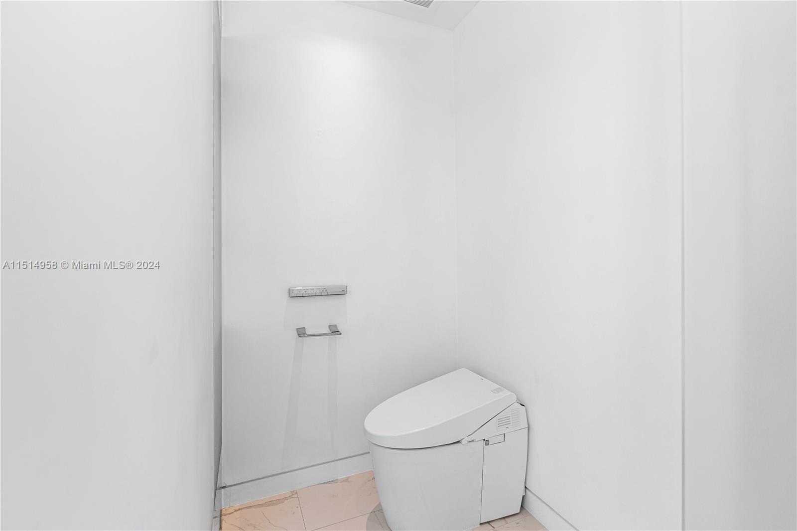 300 S Pointe Dr 2405, Miami Beach, Florida 33139, 3 Bedrooms Bedrooms, ,2 BathroomsBathrooms,Residential,For Sale,300 S Pointe Dr 2405,A11514958